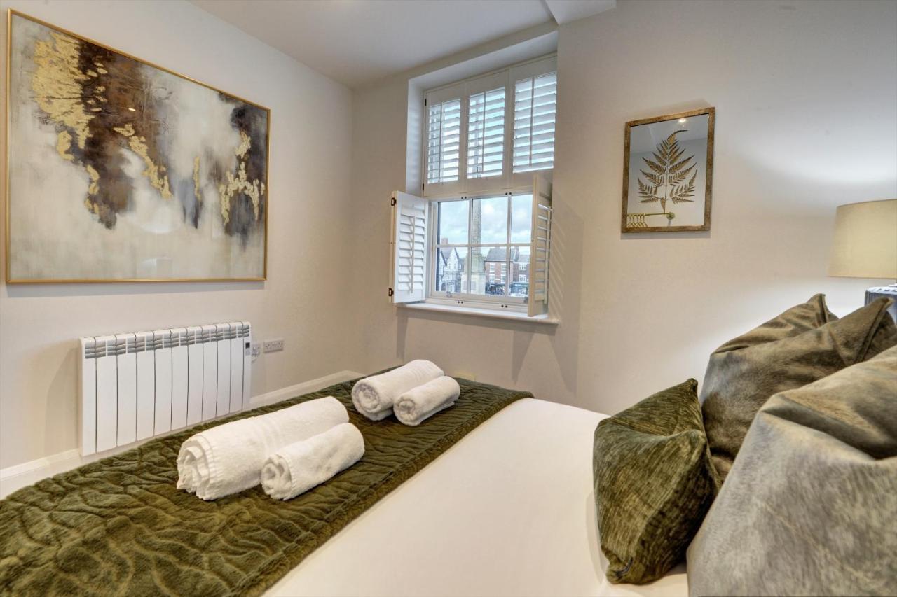 The Penthouse - Allocated Parking With City Views Ripon Bagian luar foto