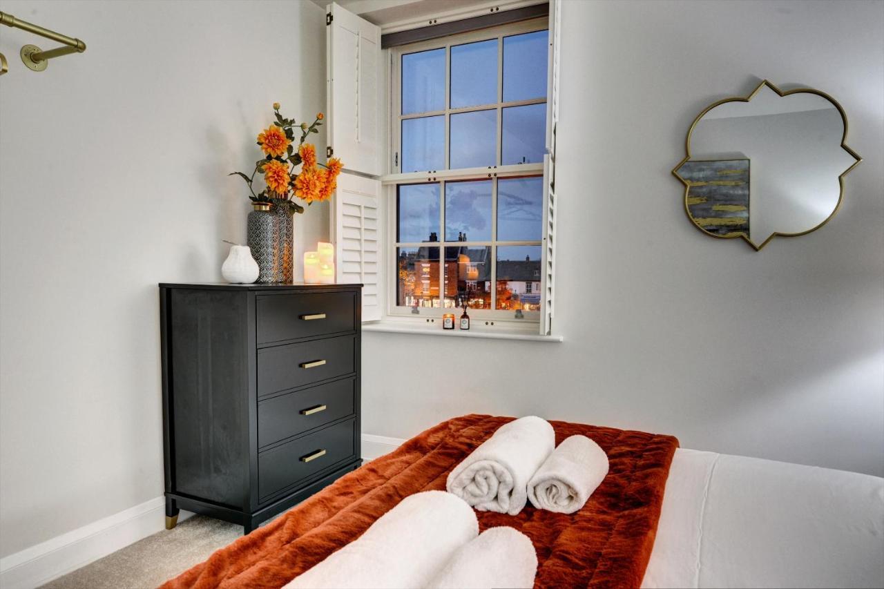 The Penthouse - Allocated Parking With City Views Ripon Bagian luar foto