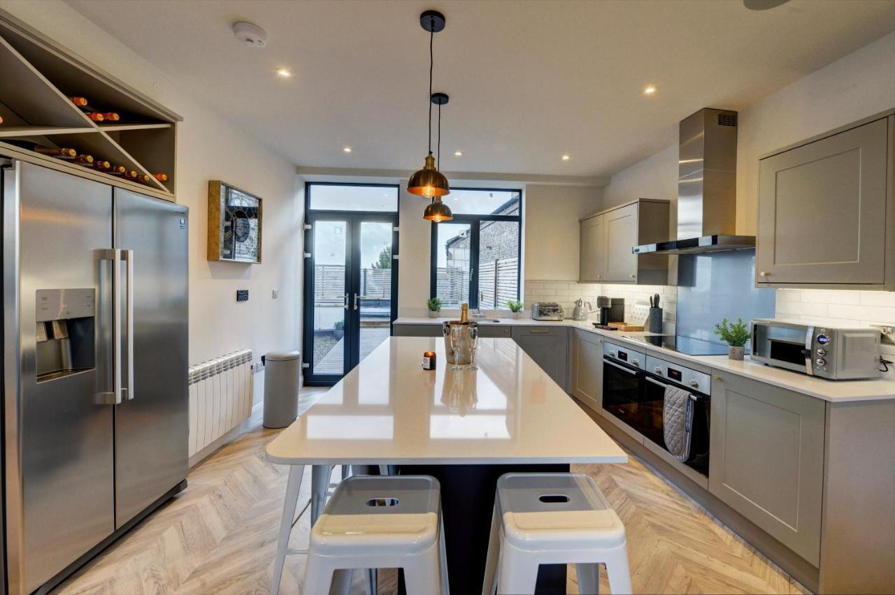 The Penthouse - Allocated Parking With City Views Ripon Bagian luar foto