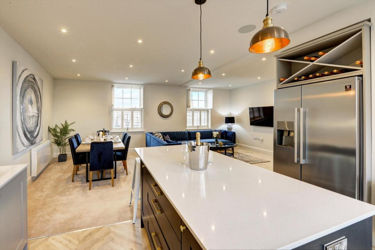 The Penthouse - Allocated Parking With City Views Ripon Bagian luar foto