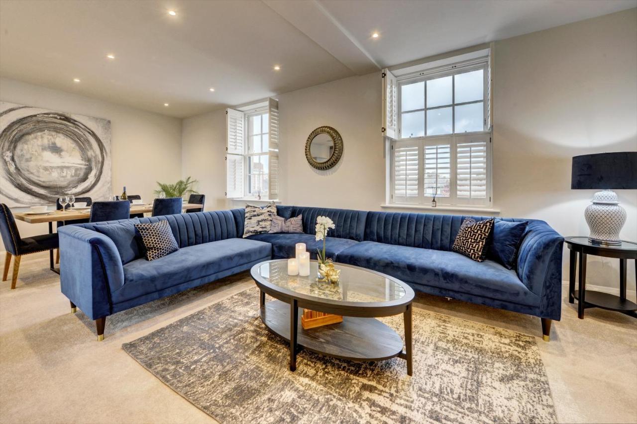 The Penthouse - Allocated Parking With City Views Ripon Bagian luar foto