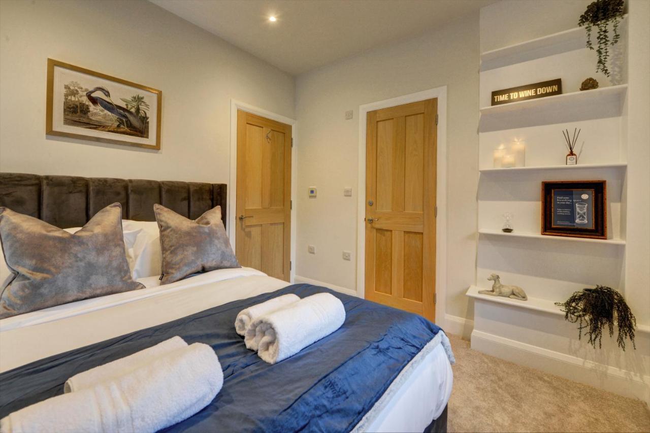 The Penthouse - Allocated Parking With City Views Ripon Bagian luar foto