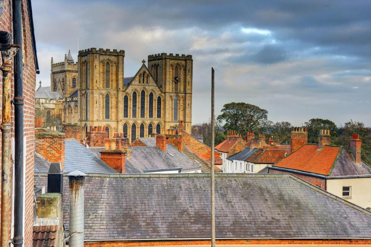 The Penthouse - Allocated Parking With City Views Ripon Bagian luar foto
